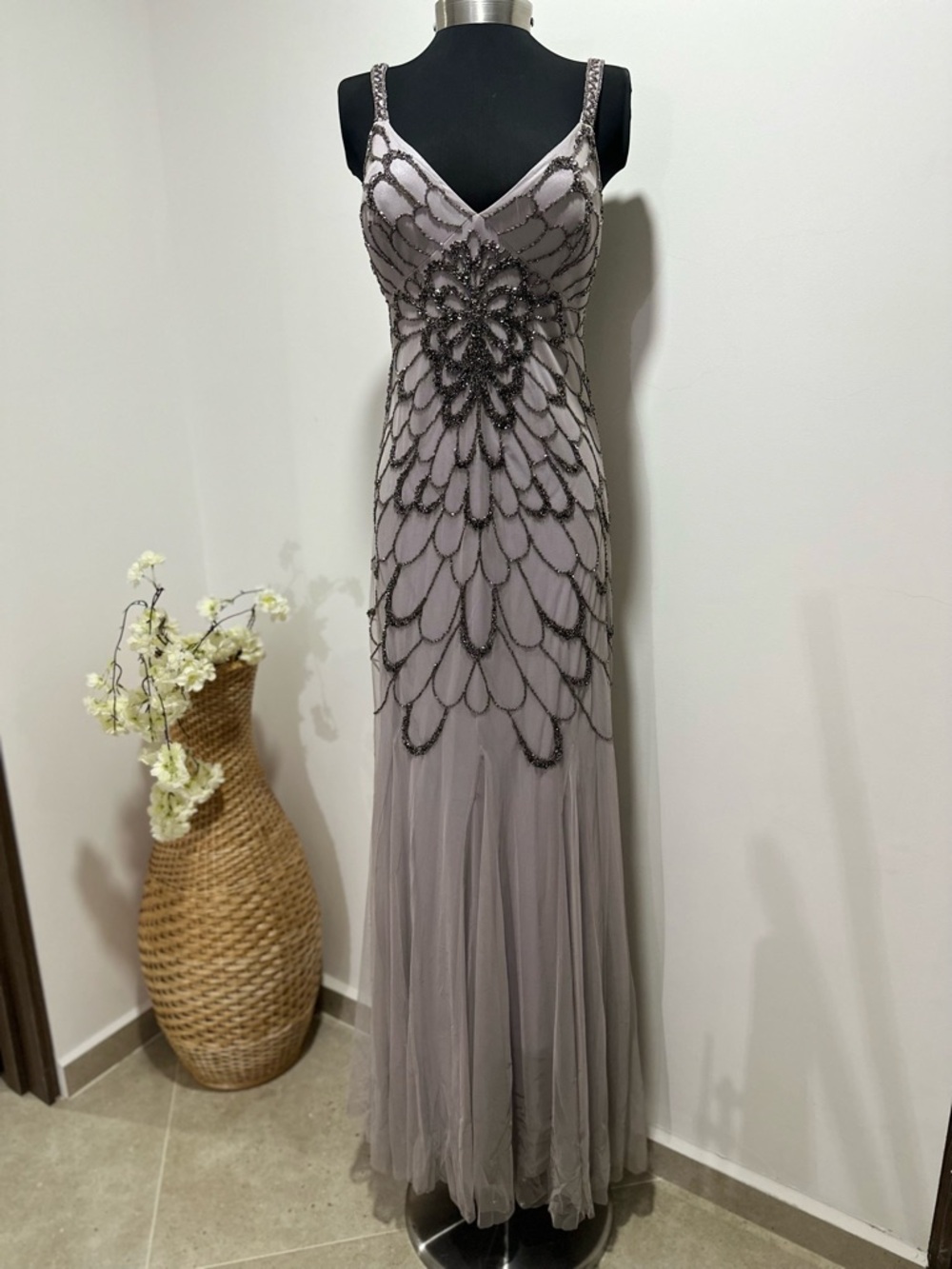Adrianna Papell NWOT Silver-Gray Beaded V-Neck Evening Gown Size 10